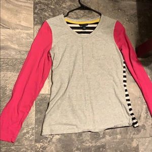 I’m selling a Tommy Hilfiger long sleeve for $6